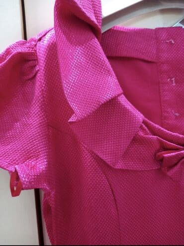 футляр: Яркое платье-футляр насыщенного фуксия‑розового цвета — 2