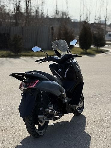 купить новый мопед: Макси-скутер Yamaha, 200 куб. см, Бензин, Новый — 3
