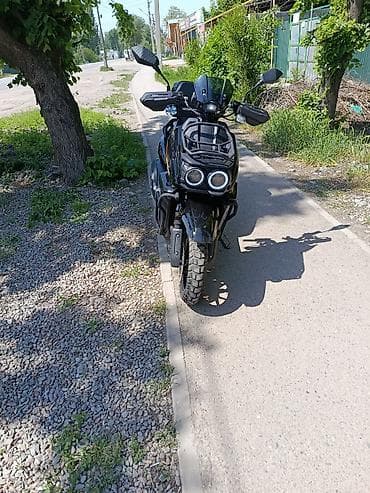 Скутерлер: Скутер/мопед 50–150 см³ класса “ADV” в черном цвете. в хорошем — 3