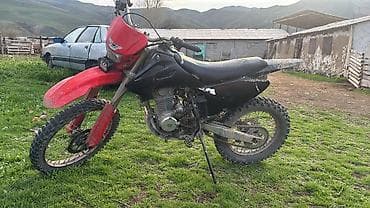 Эндуро/кроссовый мотоцикл с воздушно‑охлаждаемым одноцилиндровым