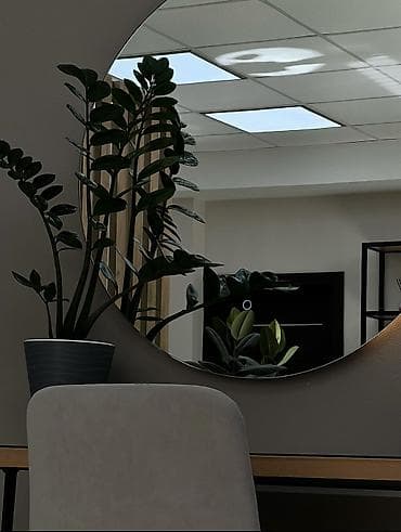 Сулуулук салондору: Сдаётся рабочее место (стол) для провиста / визажиста Ищешь уютное — 5