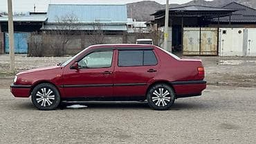 Volkswagen Vento: 1992 г., 1.8 л, Механика, Бензин, Седан