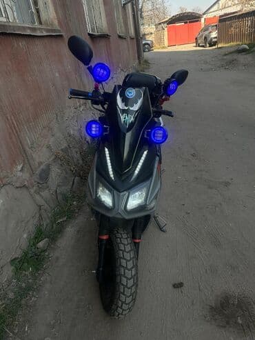 купить шлем для скутера бу: Макси-скутер 180 куб. см, Бензин, Б/у — 5