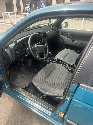 matiz diska: Volkswagen Passat: 1989 г., 1.8 л, Механика, Газ, Седан — 1