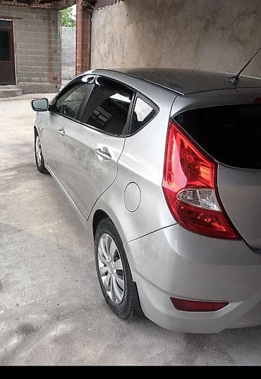 Hyundai Solaris: 2013 г., Механика, Хэтчбэк — 3