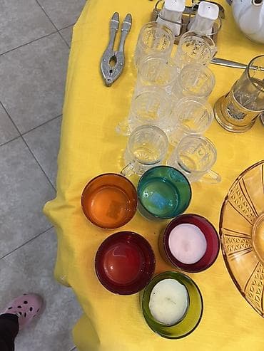 декоративные столы: Большой набор кухонной утвари и посуды Состав (по фото): - Стеклянные — 2