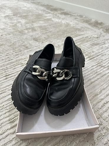 Женские лоферы черные на массивной тракторной подошве. - Материал