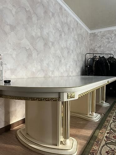 Кресла: Большой обеденный/банкетный стол в классическом стиле. Размер Длина — 4