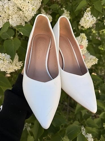 pull and beer: Классические женские лодочки белого цвета. Носила 1 раз (маленькая — 3