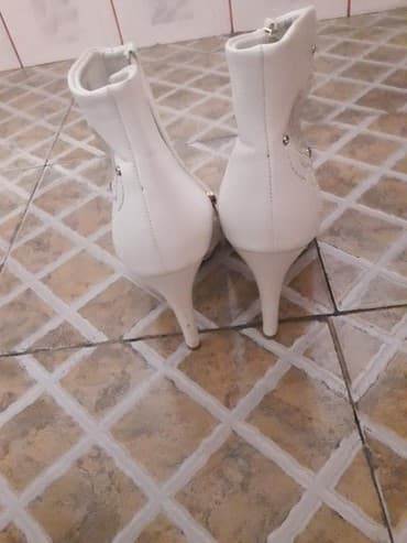 срочно продаю в связи с переездом: Полу ботинка размер 38 состояние отличное — 2