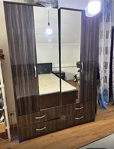 single bed: Спальный гарнитур, Б/у, Двуспальная кровать, Другая страна производитель, цвет - Коричневый — 1