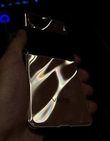14 про айфон бу: Vivo X Flip, Б/у, 256 ГБ, цвет - Золотой — 2