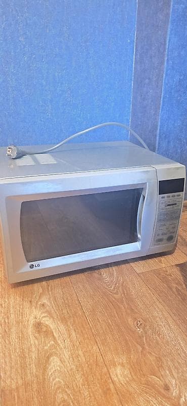 lg микроволновка: Микроволновая печь LG MC-7642ES, серебристая, с поворотным столом — 1