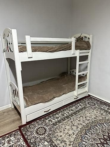 Двухъярусная кровать для детей/подростков, белого цвета. Особенности