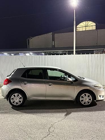 nardo grey: Toyota Auris: 2008 г., 1.6 л, Механика, Бензин, Хэтчбэк — 6