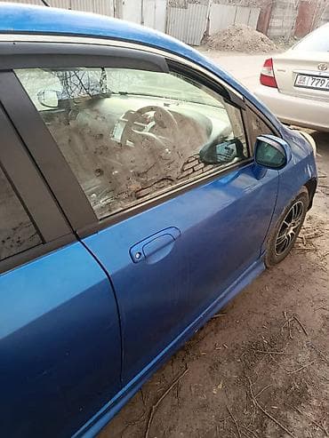 kia solaris: Honda Fit: 2004 г., 1.5 л, Автомат, Хэтчбэк — 3