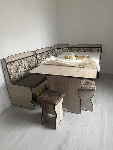 буу спальные гарнитуры: Кухонный уголок с обеденным столом и двумя табуретами. Комплектация — 1