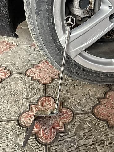 тросс буксировочный: Металлическая парковочная «антенна» с эмблемой Mercedes-Benz Флаг — 1