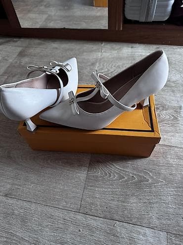 Ботинки и ботильоны: Туфли-лодочки женские, белые - Классическая заострённая мысок-лодочка — 1