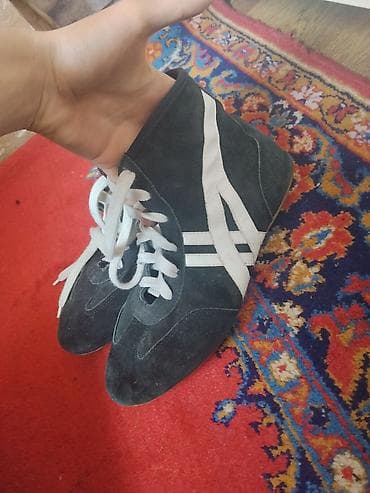 кроссы: Мужские кроссовки, 45, Asics, Б/у, цвет - Черный, Самовывоз — 1
