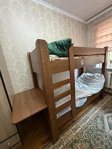 Двухъярусная кровать из массива/ЛДСП в тёплом древесном оттенке с at lalafo.kg Двухъярусная кровать из массива/ЛДСП в тёплом древесном оттенке с