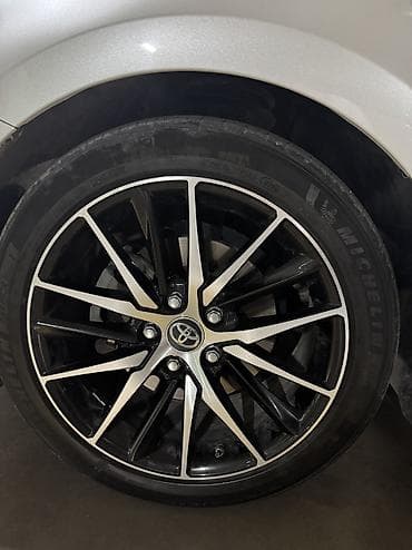 Продажа авто: Toyota Camry: 2019 г., Гибрид — 5