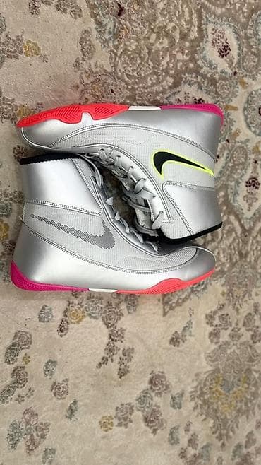 Мырзалардын бут кийими: Эркектердин кроссовкасы, 40, Nike, Жаңы, түсү - Күмүш — 1