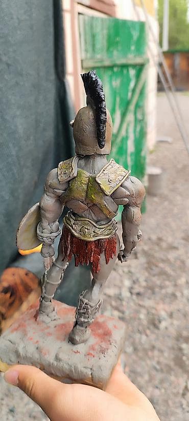 Искусство и коллекционирование: Ручная фигурка «Гладиатор» - Авторская скульптура на подставке: воин — 4