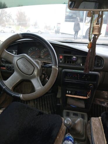 купить кожаные сиденья для авто бу: Mazda 626: 1988 г., 2.2 л, Механика, Бензиновая, Седан — 9