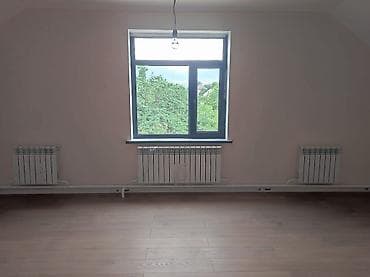 без хозяев: Арендага эки этаждуу үй берилет узак мөөнөткө. Биринчи этажда 6 — 4