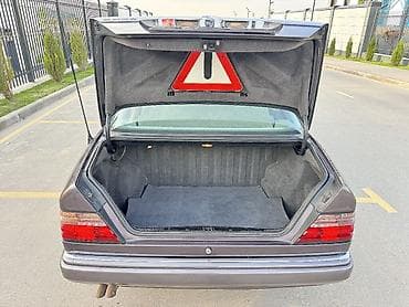bmw m3 e30: Mercedes-Benz W124: 1993 г., 2.8 л, Седан — 5