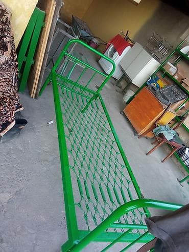 двух ярусная кравать: Металлическая односпальная кровать с пружинным основанием. - Прочная — 1