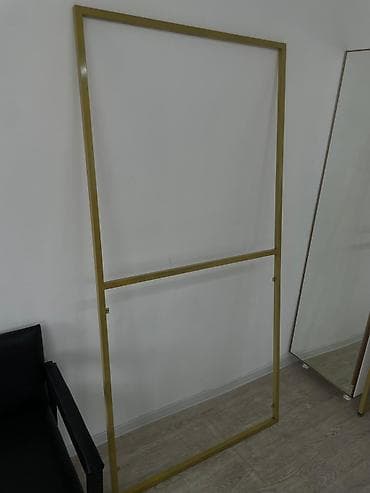 projector screen: Металлическая рама/стойка для перегородки или витрины - Материал — 4