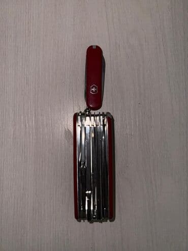 Музыкальные инструменты: Мультитулы и швейцарские ножи (набор) 1) Красный швейцарский нож — 6