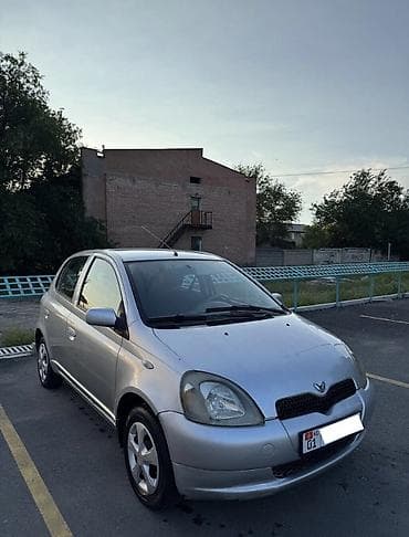 Toyota Yaris: 2001 г., 1.3 л, Механика, Хэтчбэк