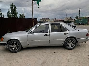 2 9 муссо: Mercedes-Benz 220: 1994 г., 2.2 л, Механика, Бензин, Седан — 3