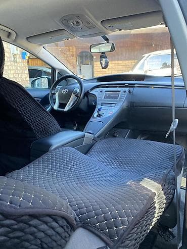 a6 c6: Toyota Prius: 2015 г., 1.8 л, Вариатор, Гибрид, Хэтчбэк — 3