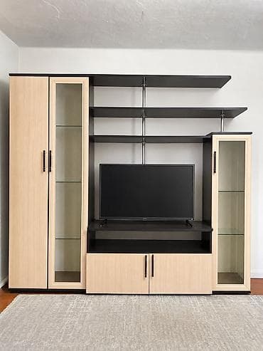 купить вешалку для одежды: Продам комплект мебели для гостиной: угловой диван и стенку. ✅ — 2