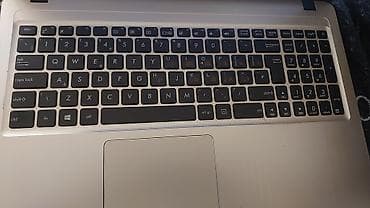 Ноутбук Lenovo (серия IdeaPad) с полноразмерной клавиатурой и цифровым