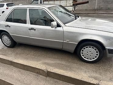 Транспорт: Mercedes-Benz W124: 1992 г., 2 л, Механика, Бензин, Седан — 2