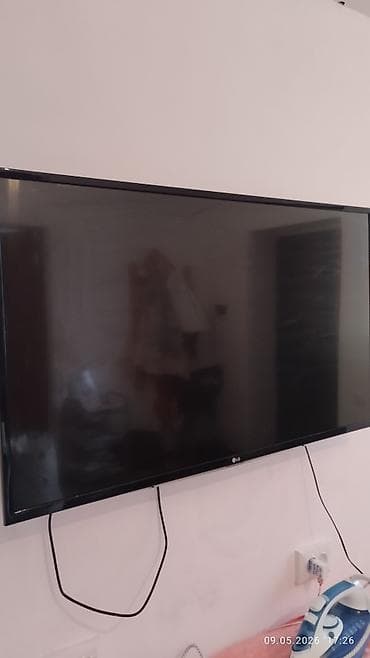 ОРИГИНАЛ Телевизор LG, диагональ около 42–47" (широкоформатная