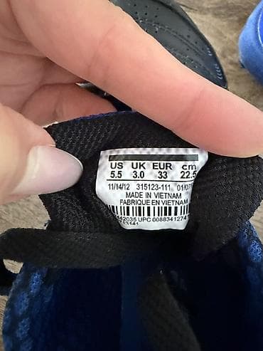 бутсы 39: Детские футбольные бутсы/сороконожки Nike. - Размер: 33, длина — 3