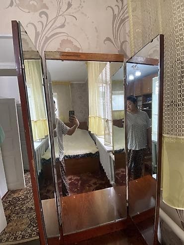 stol: Туалетный столик, Б/у, С зеркалом, цвет - Коричневый, Дерево — 1