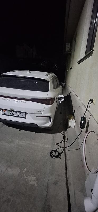 авто чанга: BYD E2: 2021 г., Электромобиль, Хетчбек — 4