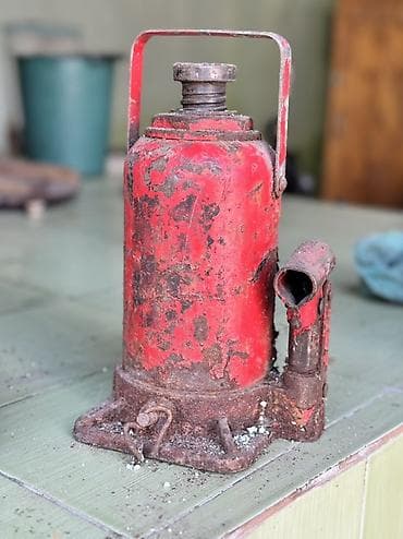 новый тошок: Домкрат гидравлический «бутылочного» типа — 2