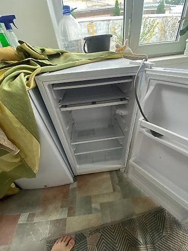 Техника для кухни: Продаю срочно мини холодильник обьем 88л высота 90см. Так же — 1