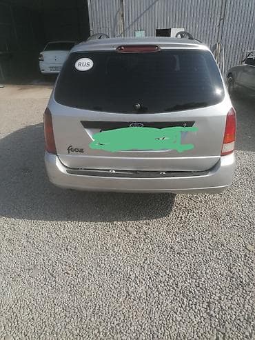Ford Focus: 2000 г., Универсал