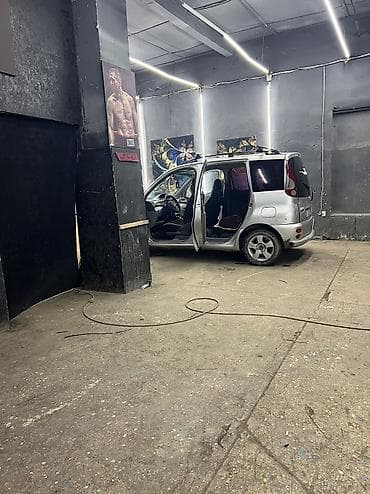 coroll: Toyota ist: 2003 г., Автомат, Бензин, Хэтчбэк — 4