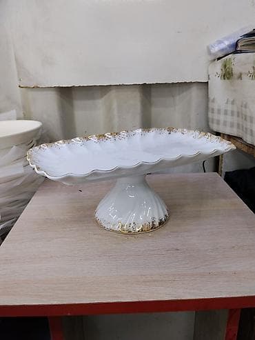 торт: Фарфоровая сервировочная стойка на ножке для тортов и закусок. - — 3