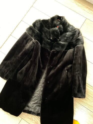мутоновые шубы: Шуба мутон, воротник норка, рукава снимаются можно как жилетку. Размер — 3